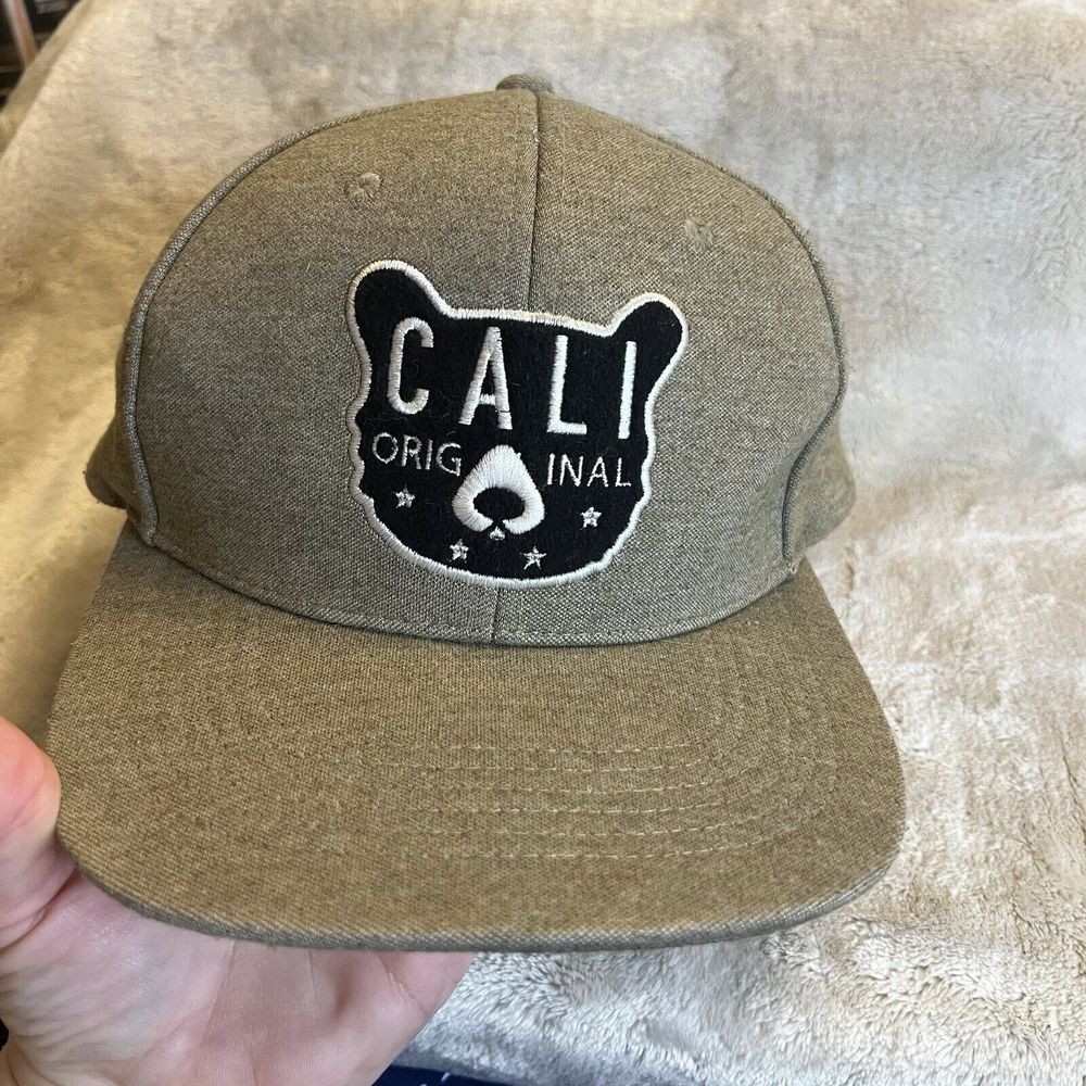 ✨Cali Original Bear Snap Back Cap Hat‎ Men's EUC